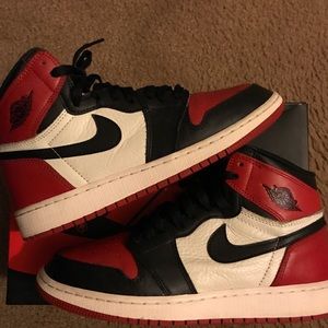 Jordan 1 bred toe size 6.5 great condition